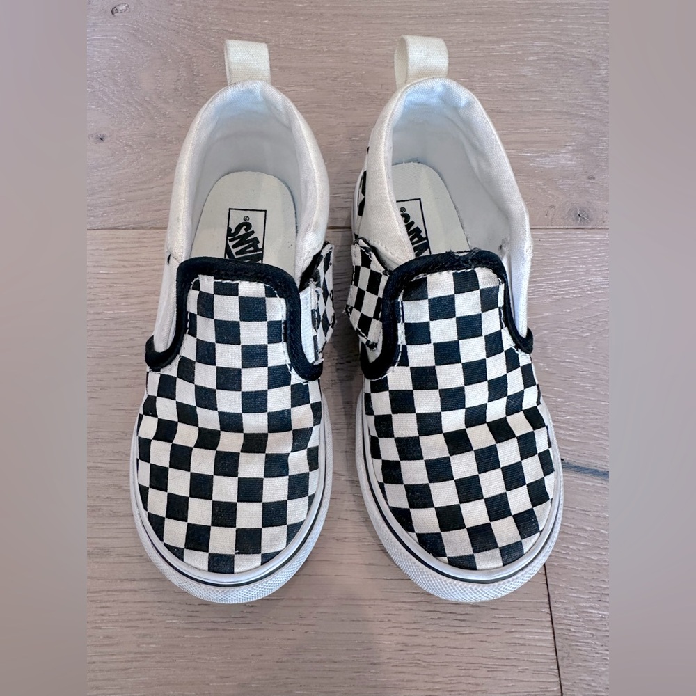 Vans Kids Checkerboard Sneaker size 9